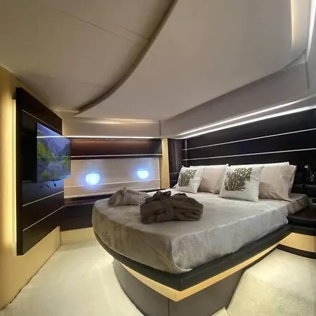 Exclusive Yacht - Azimut 86s Båthotell