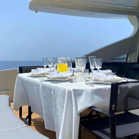 Båthotell Exclusive Yacht - Azimut 86s *
