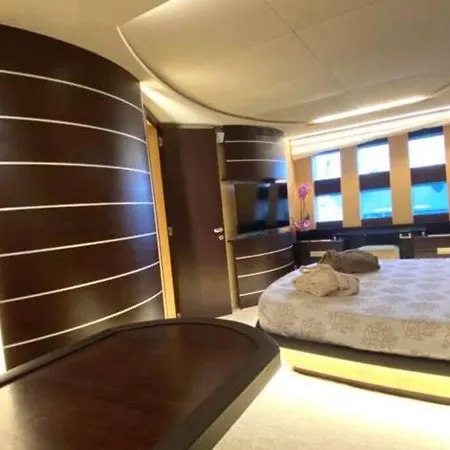 Exclusive Yacht - Azimut 86s Botel