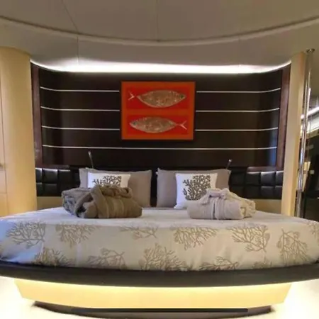 Botel Exclusive Yacht - Azimut 86s Portisco