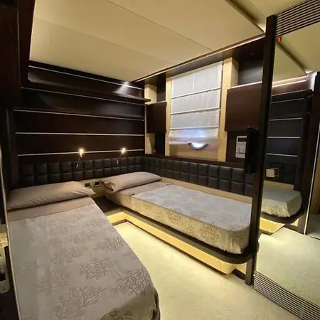 Botel Exclusive Yacht - Azimut 86s Portisco